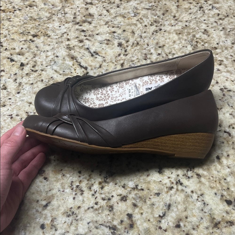 American Eagle Outfitters Women's Brown Loafers - Picture 8 of 9